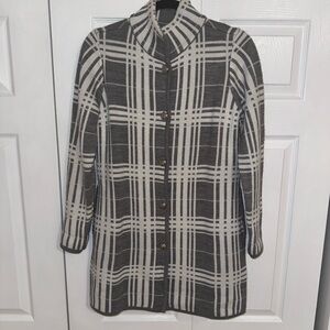 Anne Klein Gray and White Knit Sweater